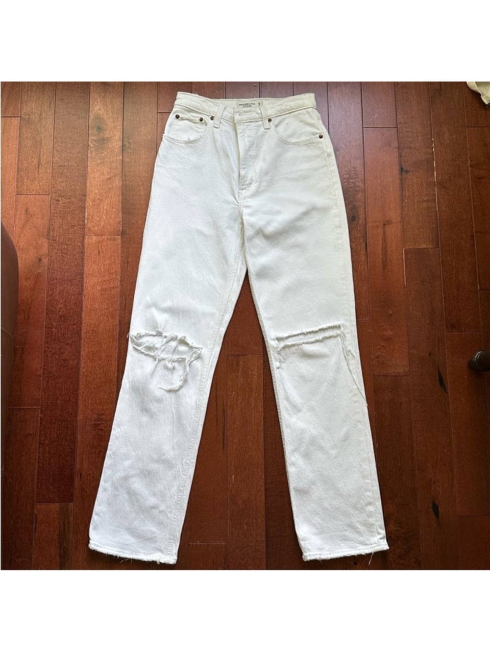 Abercrombie & Fitch White Straight-Leg Ripped Jeans - Picture 4 of 9